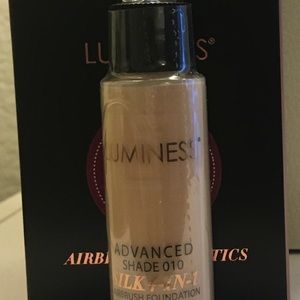 010 .50 LG bottle Advanced Foundation (1 bottle)💋and 1 Air Love moistr bottle